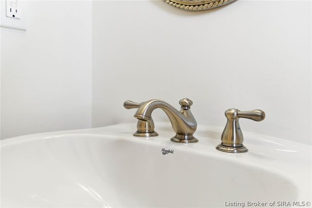 12306 Pinehurst Court, Sellersburg, IN 47172