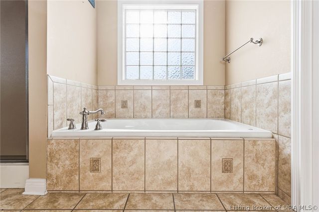 12306 Pinehurst Court, Sellersburg, IN 47172