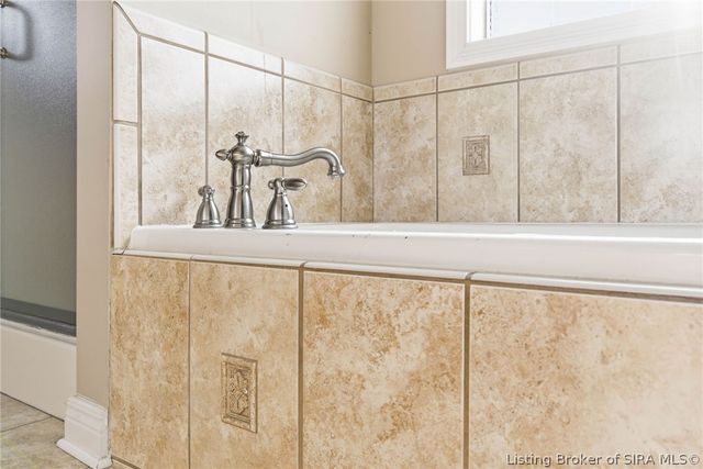 12306 Pinehurst Court, Sellersburg, IN 47172