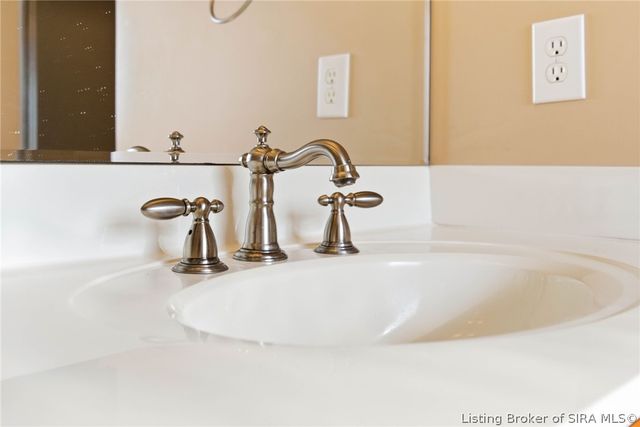 12306 Pinehurst Court, Sellersburg, IN 47172