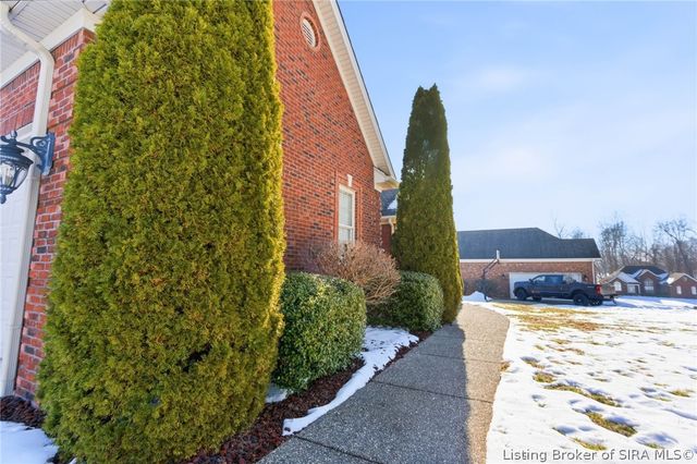 12306 Pinehurst Court, Sellersburg, IN 47172