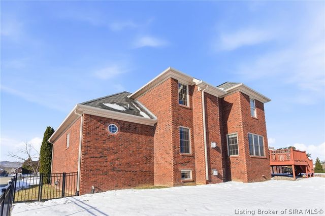 12306 Pinehurst Court, Sellersburg, IN 47172