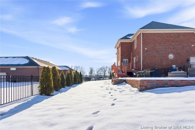 12306 Pinehurst Court, Sellersburg, IN 47172