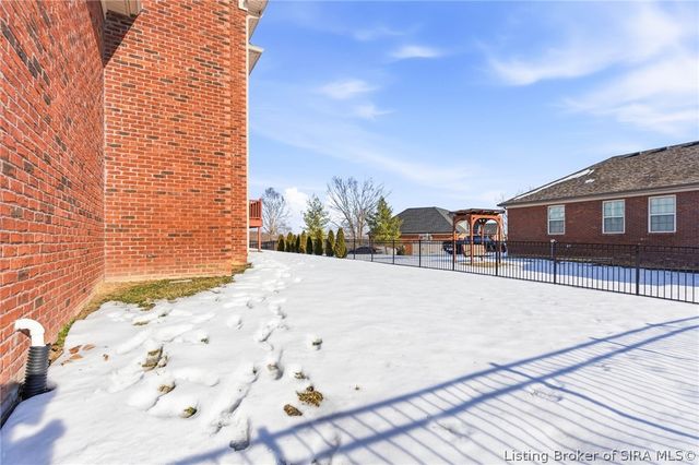 12306 Pinehurst Court, Sellersburg, IN 47172