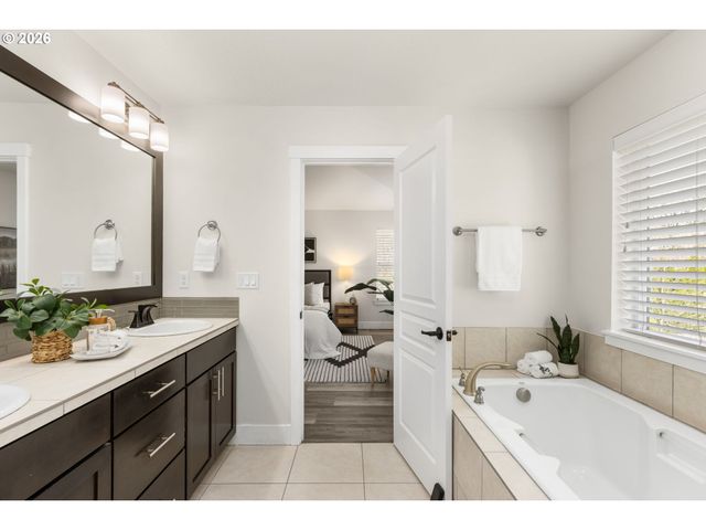 863 Ne 4TH Ave, Hillsboro, OR 97124