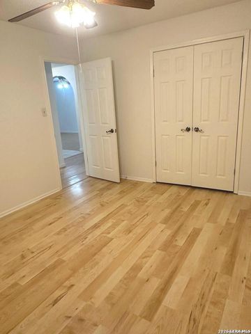336 SOLLOCK DR, Devine, TX 78016