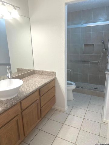 336 SOLLOCK DR, Devine, TX 78016