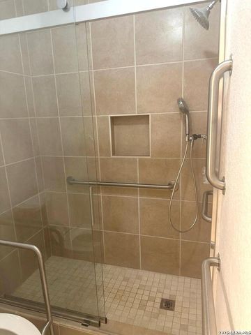 336 SOLLOCK DR, Devine, TX 78016