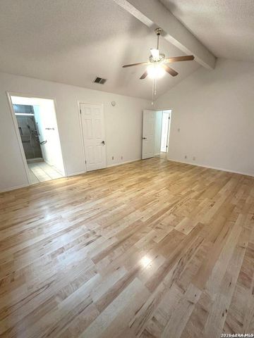 336 SOLLOCK DR, Devine, TX 78016