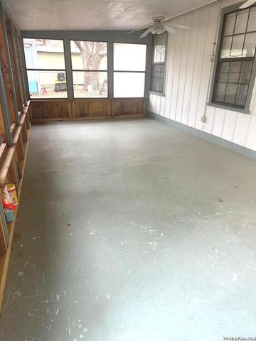 336 SOLLOCK DR, Devine, TX 78016