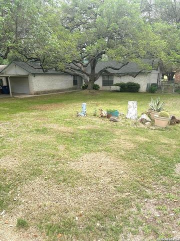 336 SOLLOCK DR, Devine, TX 78016
