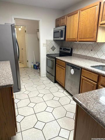 336 SOLLOCK DR, Devine, TX 78016