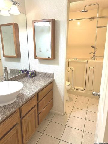 336 SOLLOCK DR, Devine, TX 78016