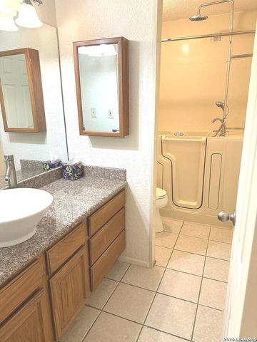 336 SOLLOCK DR, Devine, TX 78016