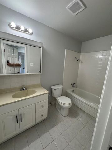 629 E Mission Street, Crowley, TX 76036