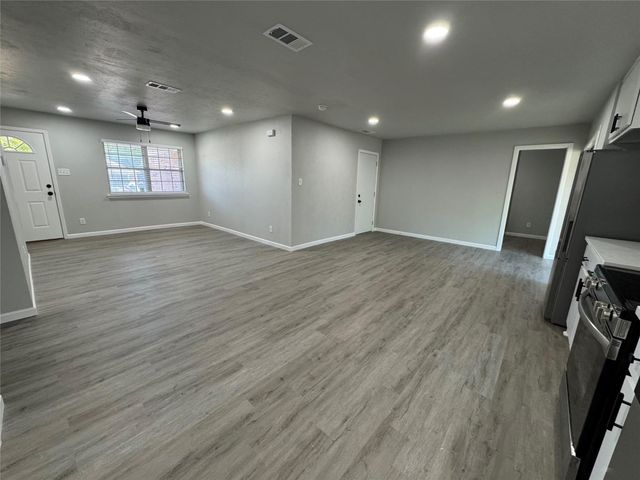 629 E Mission Street, Crowley, TX 76036