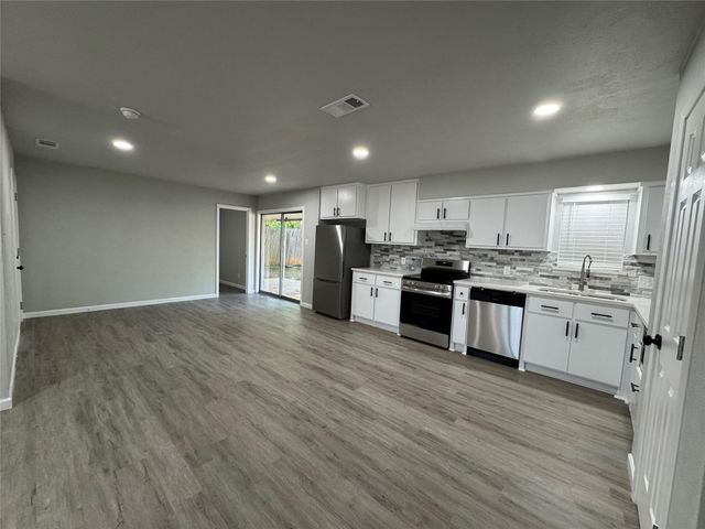 629 E Mission Street, Crowley, TX 76036