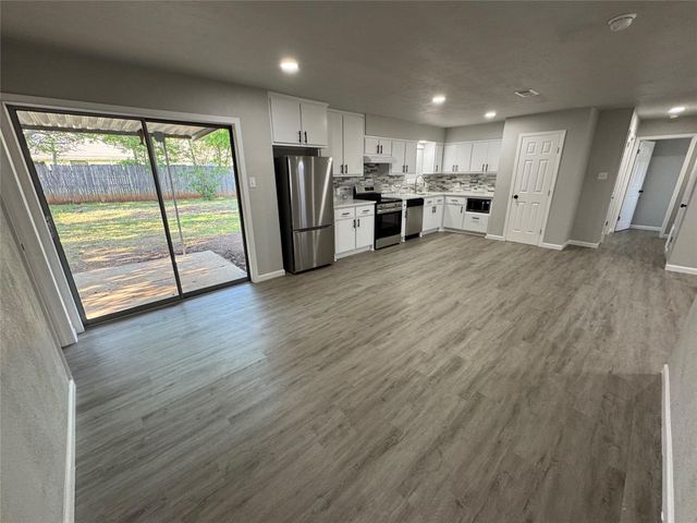 629 E Mission Street, Crowley, TX 76036