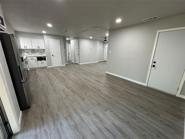 629 E Mission Street, Crowley, TX 76036