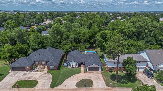 11105 Ashford Drive, Yukon, OK 73099