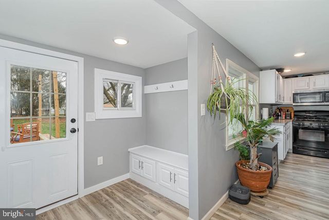1552 MAIN ST, Mechanicsburg, PA 17055