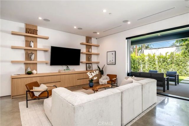 4734 Tobias Avenue, Sherman Oaks, CA 91403