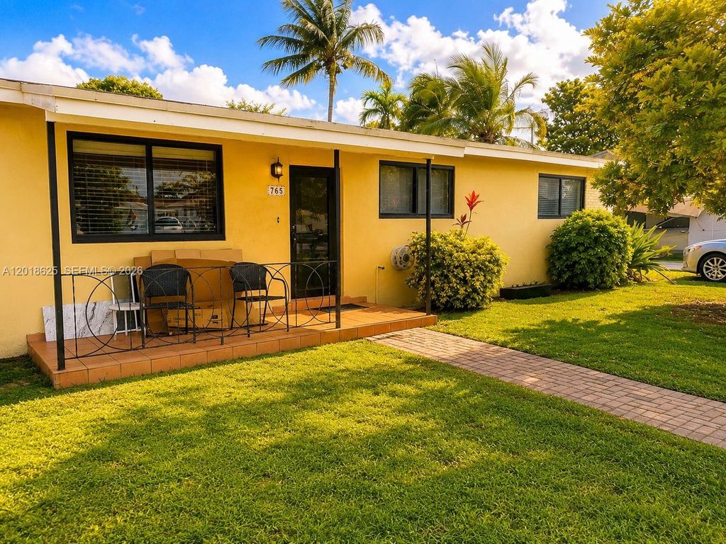 765 W 70th Pl 765, Hialeah, FL 33014