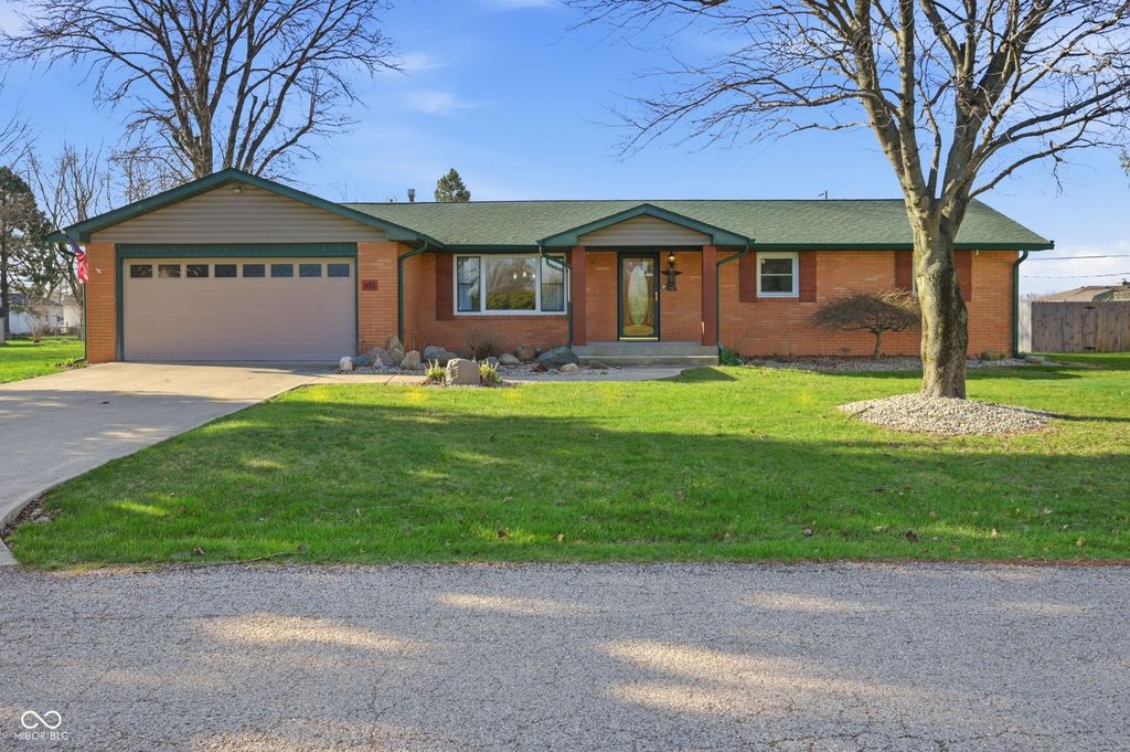 431 S Hardacre Court, New Castle, IN 47362