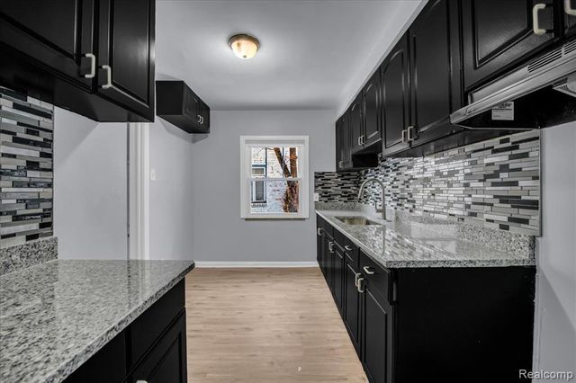 17212 Sunderland Road, Detroit, MI 48219