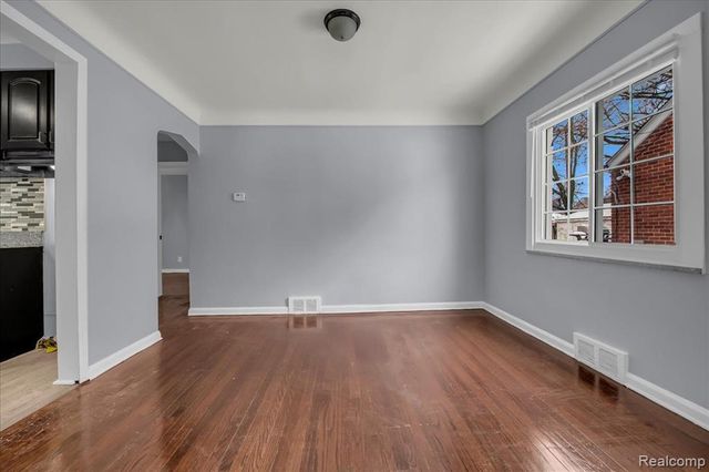 17212 Sunderland Road, Detroit, MI 48219