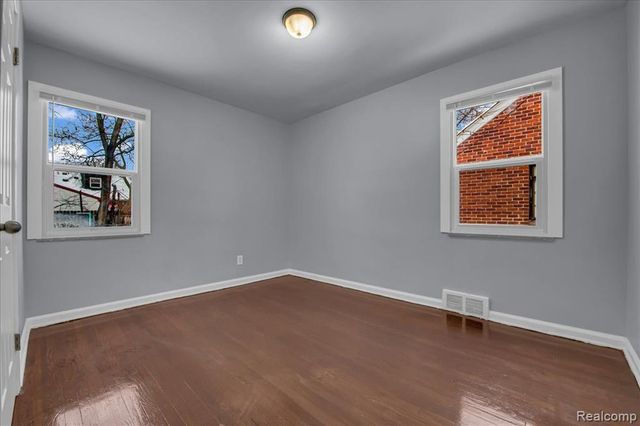 17212 Sunderland Road, Detroit, MI 48219