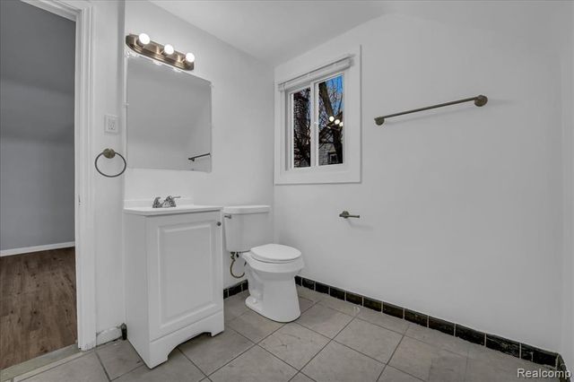 17212 Sunderland Road, Detroit, MI 48219