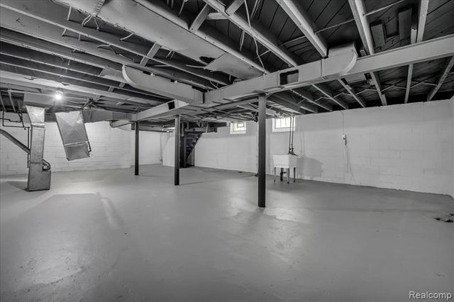 17212 Sunderland Road, Detroit, MI 48219