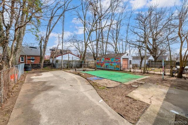 17212 Sunderland Road, Detroit, MI 48219