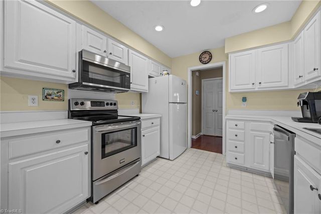 5306 Willow Ridge Drive, Summerfield, NC 27358