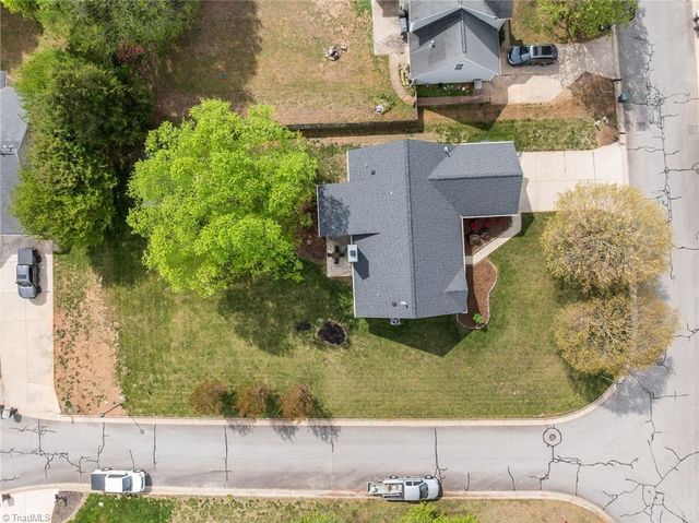 5306 Willow Ridge Drive, Summerfield, NC 27358