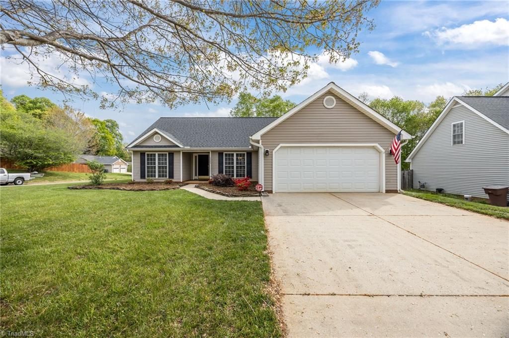5306 Willow Ridge Drive, Summerfield, NC 27358