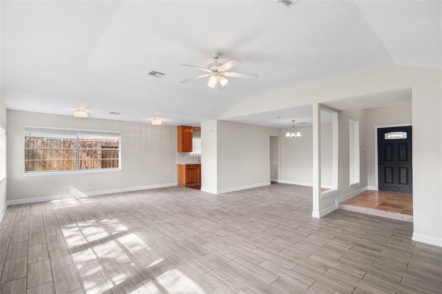 327 Windward Drive, League City, TX 77573