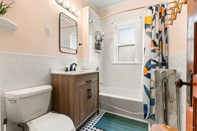 17 Victoria St 3, Boston, MA 02125