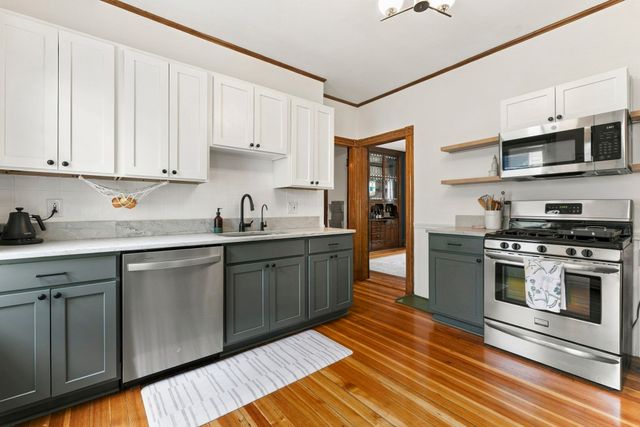 17 Victoria St 3, Boston, MA 02125
