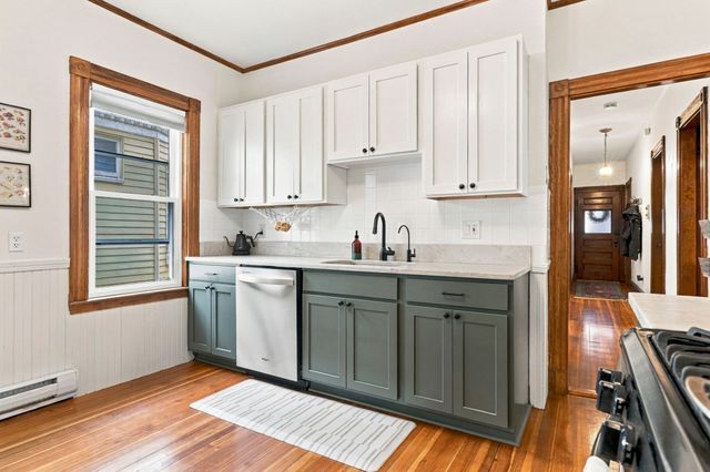 17 Victoria St 3, Boston, MA 02125