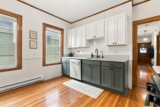 17 Victoria St 3, Boston, MA 02125
