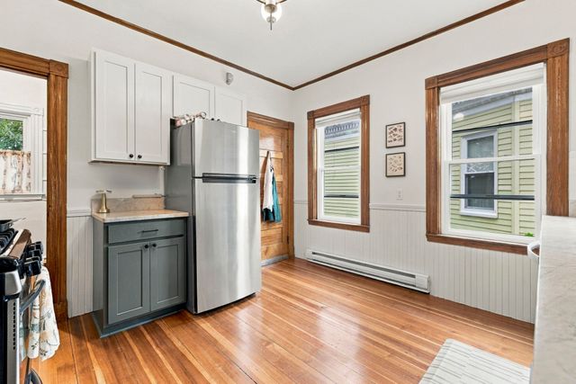 17 Victoria St 3, Boston, MA 02125