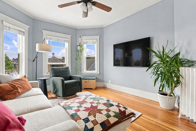 17 Victoria St 3, Boston, MA 02125