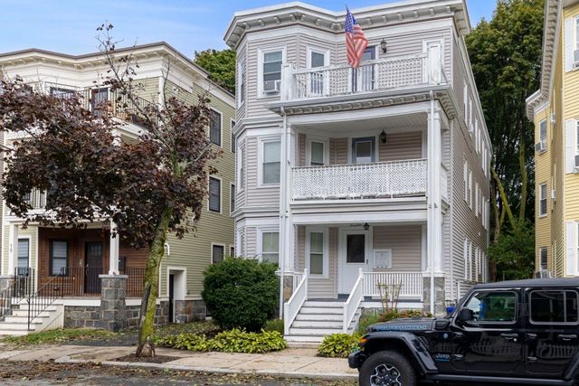 17 Victoria St 3, Boston, MA 02125