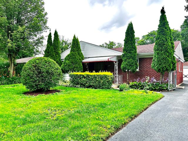 295 E Dennis Road, Wheeling, IL 60090