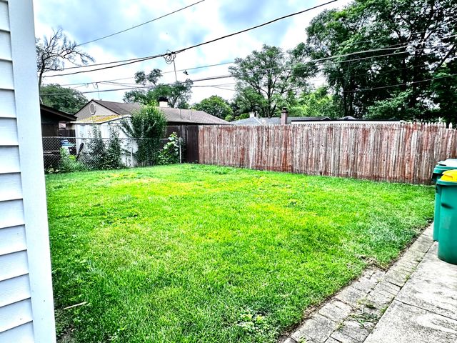 295 E Dennis Road, Wheeling, IL 60090