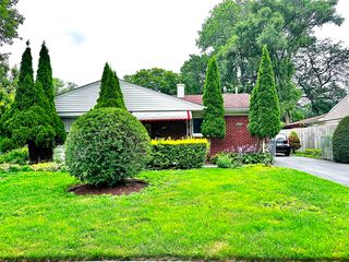 295 E Dennis Road, Wheeling, IL 60090