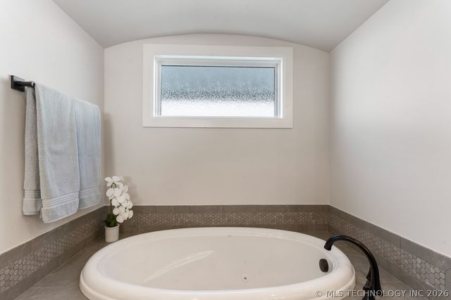 5912 E 127th Street S, Tulsa, OK 74008