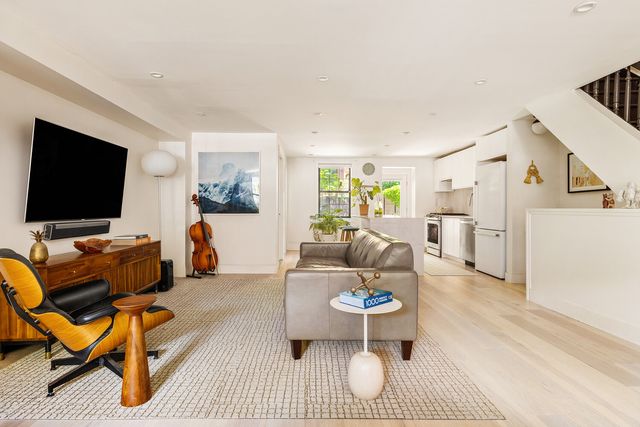 457 LEXINGTON Avenue, New York City, NY 11221